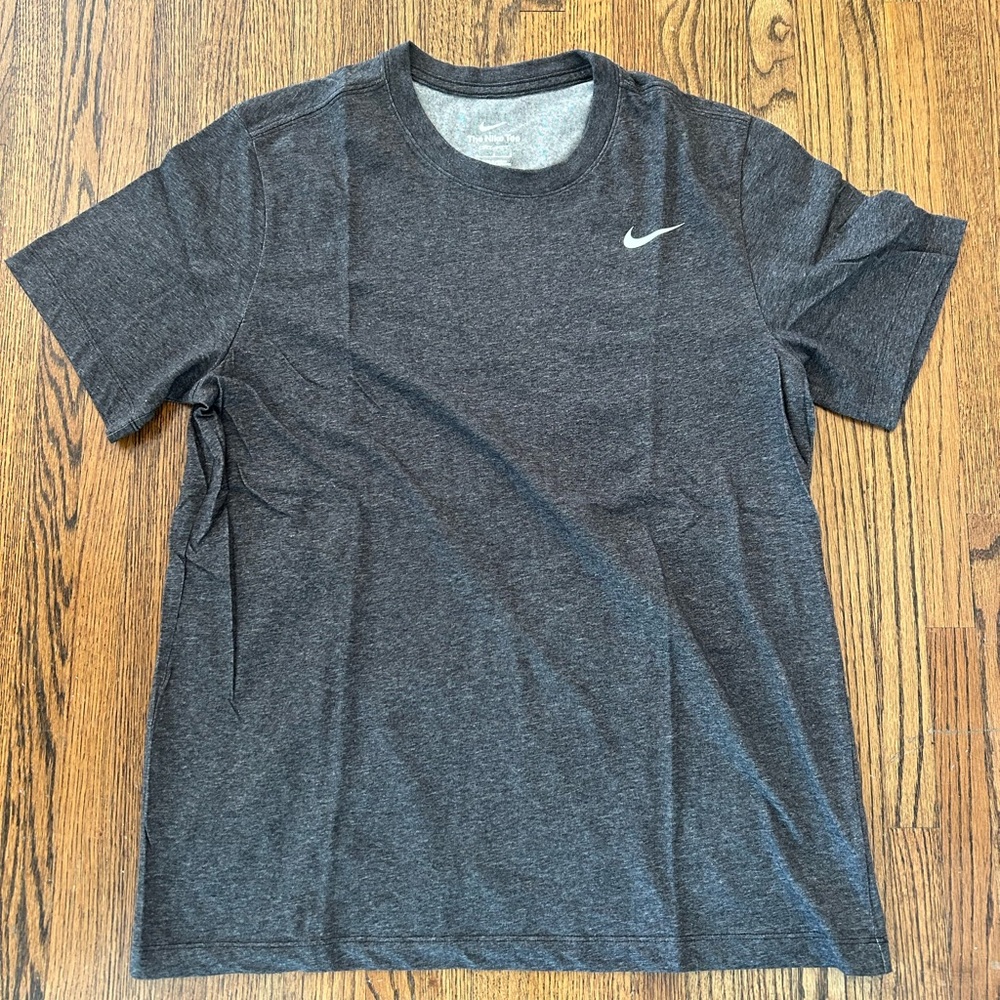Nike Men's Gray T-Shirt
